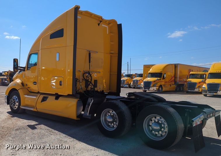 image for item NZ9284 2020 Kenworth T680 semi truck