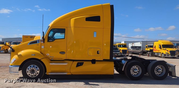 image for item NZ9284 2020 Kenworth T680 semi truck