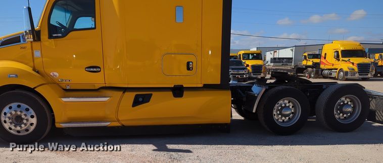 image for item NZ9284 2020 Kenworth T680 semi truck