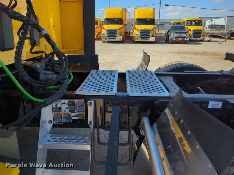 image for item NZ9284 2020 Kenworth T680 semi truck