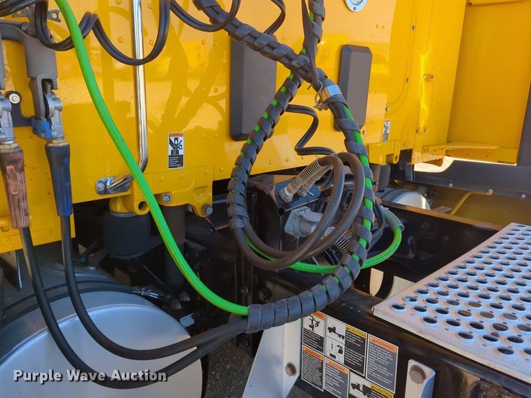 image for item NZ9284 2020 Kenworth T680 semi truck