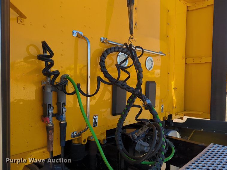 image for item NZ9284 2020 Kenworth T680 semi truck