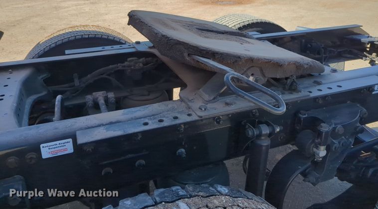 image for item NZ9284 2020 Kenworth T680 semi truck