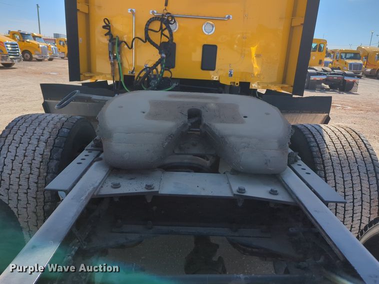 image for item NZ9284 2020 Kenworth T680 semi truck