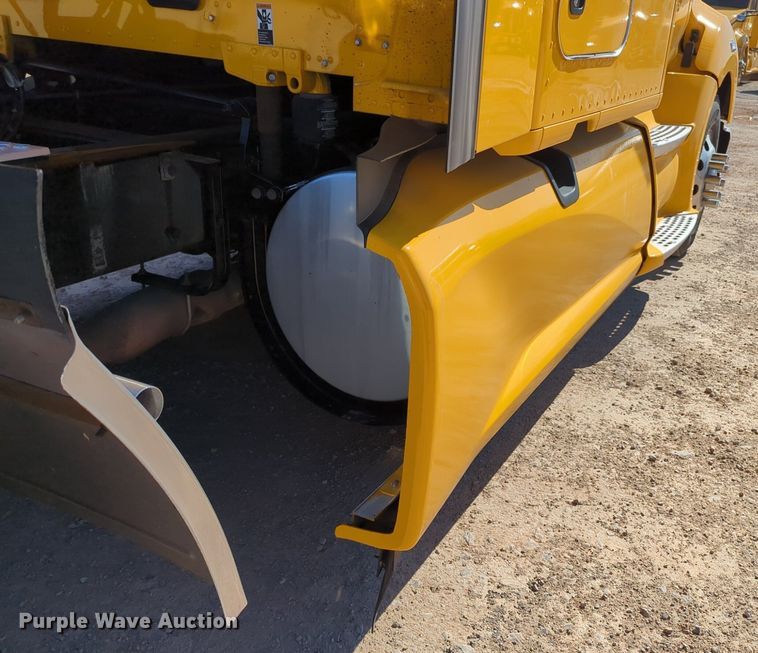 image for item NZ9284 2020 Kenworth T680 semi truck