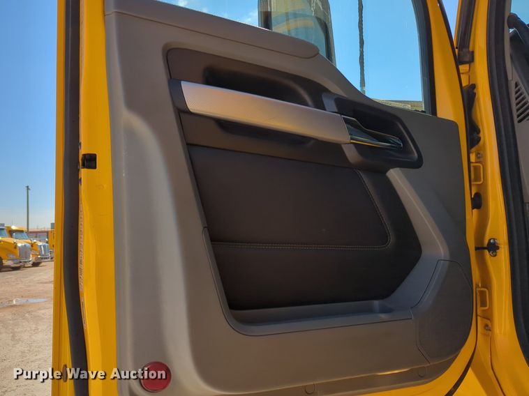 image for item NZ9284 2020 Kenworth T680 semi truck