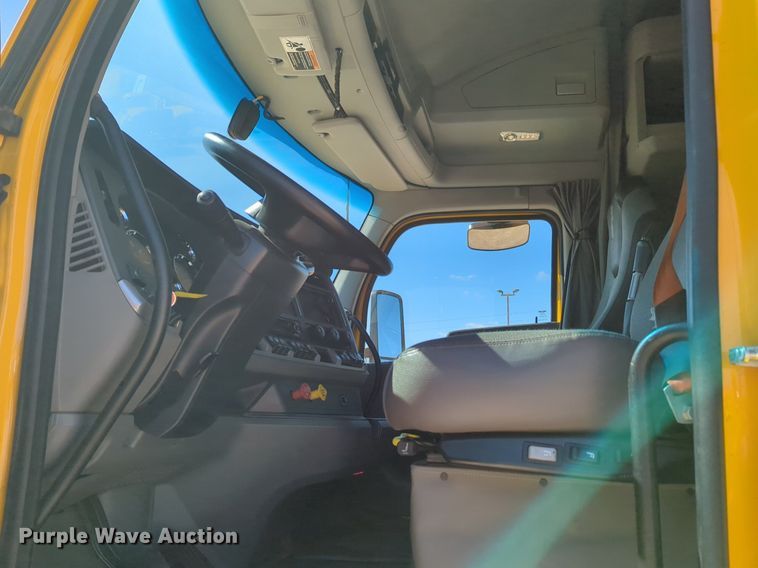 image for item NZ9284 2020 Kenworth T680 semi truck