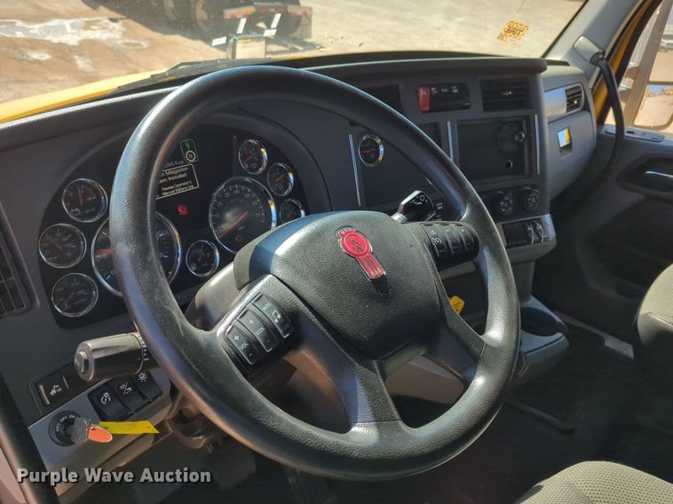 image for item NZ9284 2020 Kenworth T680 semi truck