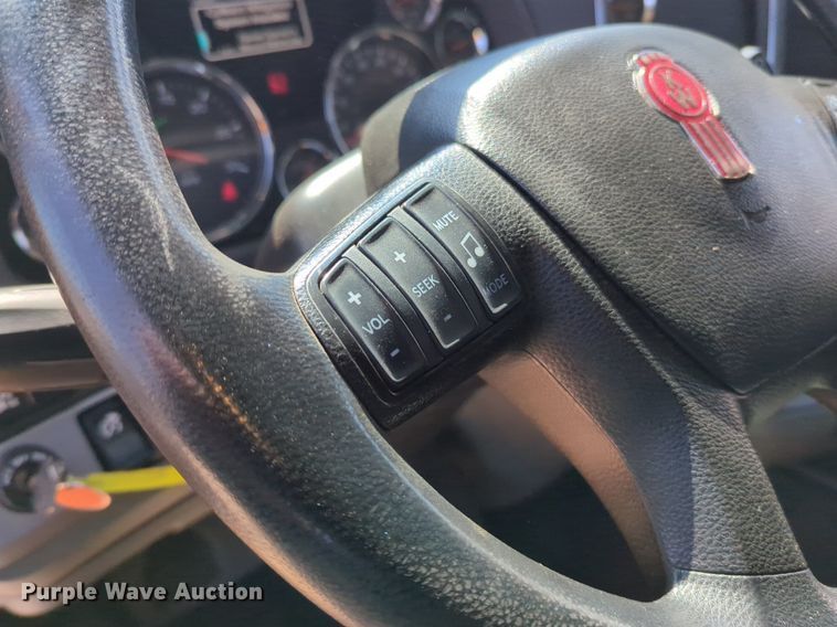 image for item NZ9284 2020 Kenworth T680 semi truck