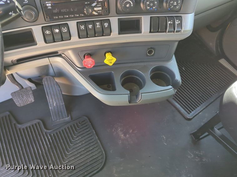 image for item NZ9284 2020 Kenworth T680 semi truck