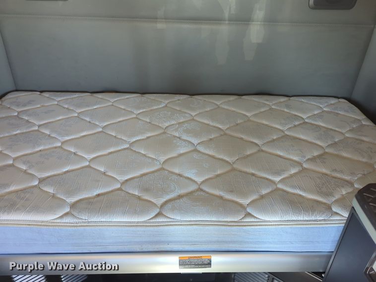 image for item NZ9284 2020 Kenworth T680 semi truck