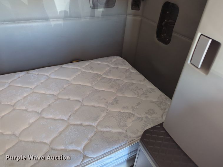 image for item NZ9284 2020 Kenworth T680 semi truck