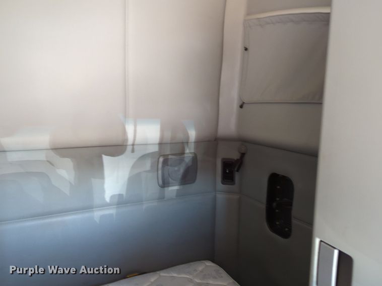 image for item NZ9284 2020 Kenworth T680 semi truck