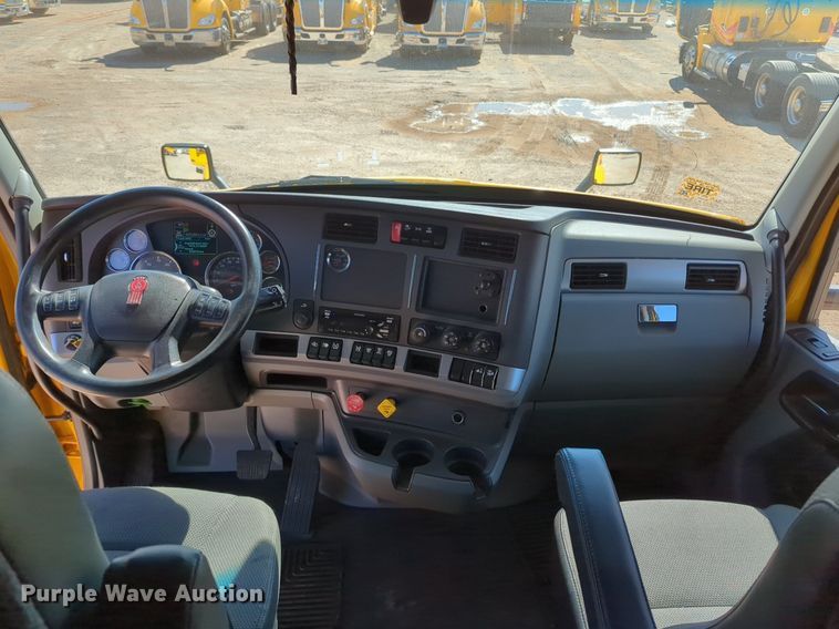 image for item NZ9284 2020 Kenworth T680 semi truck