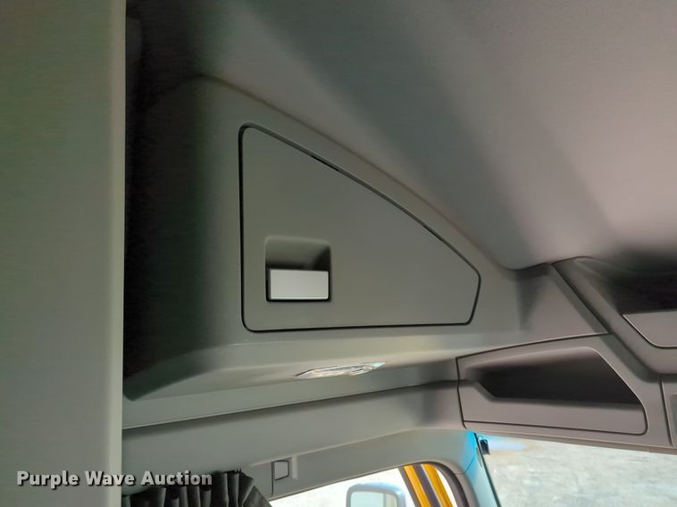 image for item NZ9284 2020 Kenworth T680 semi truck