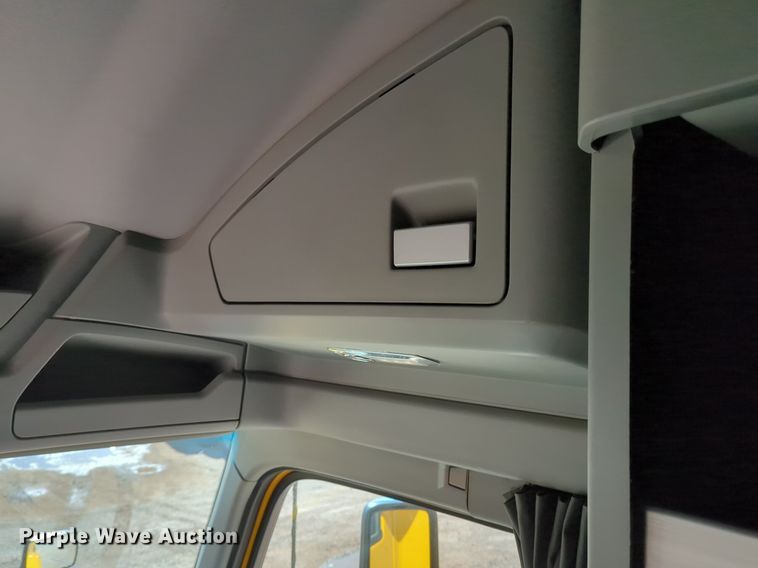 image for item NZ9284 2020 Kenworth T680 semi truck