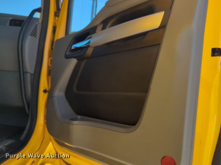 image for item NZ9284 2020 Kenworth T680 semi truck