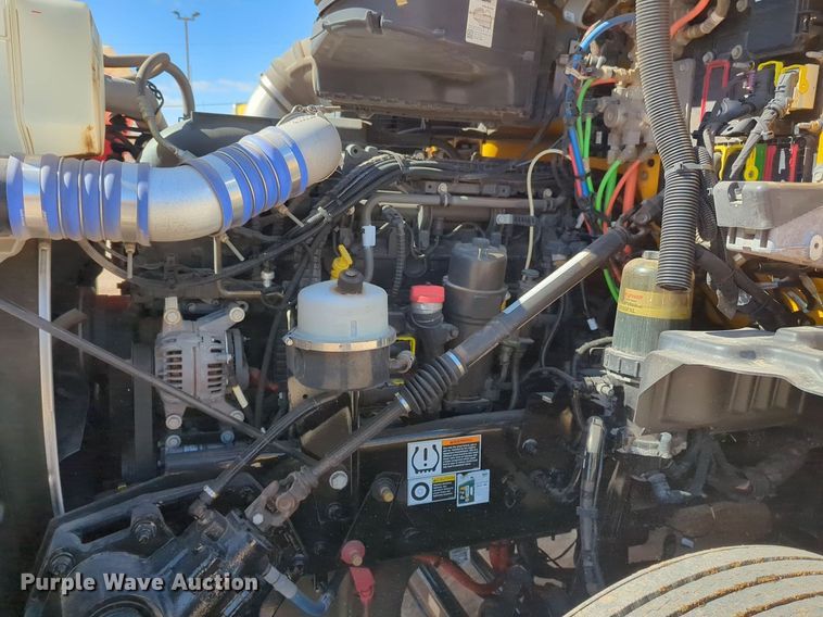 image for item NZ9284 2020 Kenworth T680 semi truck