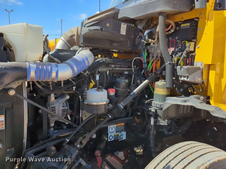 image for item NZ9284 2020 Kenworth T680 semi truck