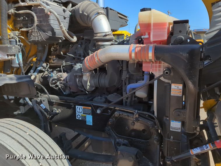 image for item NZ9284 2020 Kenworth T680 semi truck