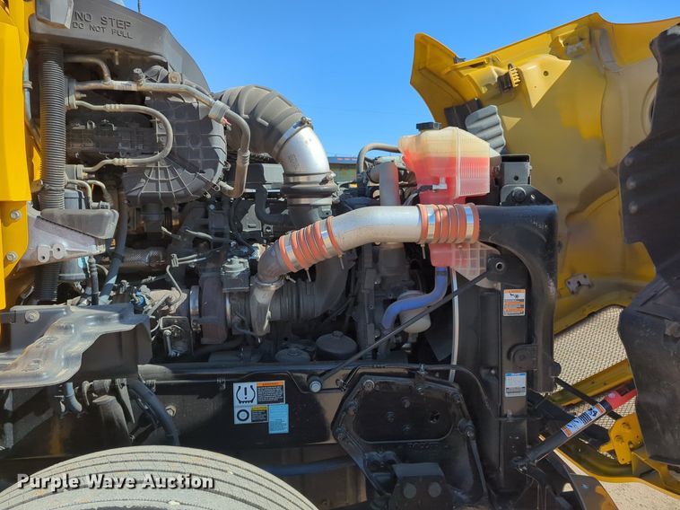 image for item NZ9284 2020 Kenworth T680 semi truck