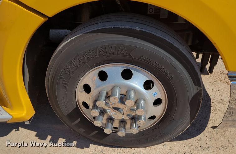 image for item NZ9284 2020 Kenworth T680 semi truck