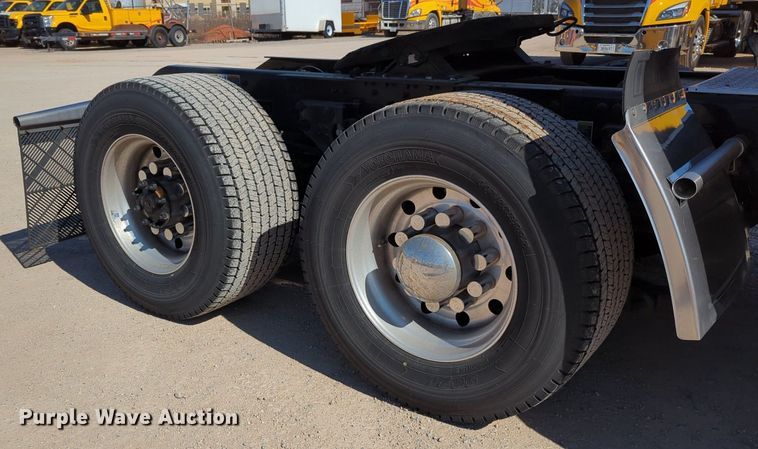 image for item NZ9284 2020 Kenworth T680 semi truck