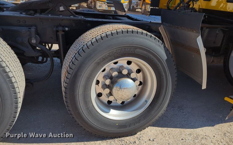 image for item NZ9284 2020 Kenworth T680 semi truck