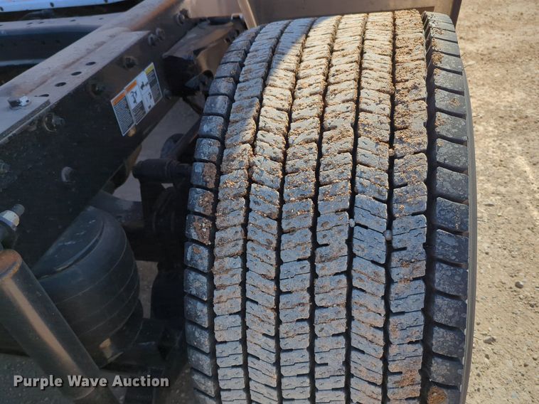 image for item NZ9284 2020 Kenworth T680 semi truck