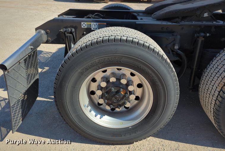 image for item NZ9284 2020 Kenworth T680 semi truck