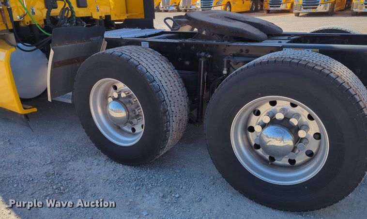 image for item NZ9284 2020 Kenworth T680 semi truck