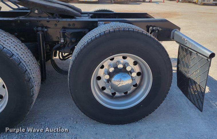 image for item NZ9284 2020 Kenworth T680 semi truck