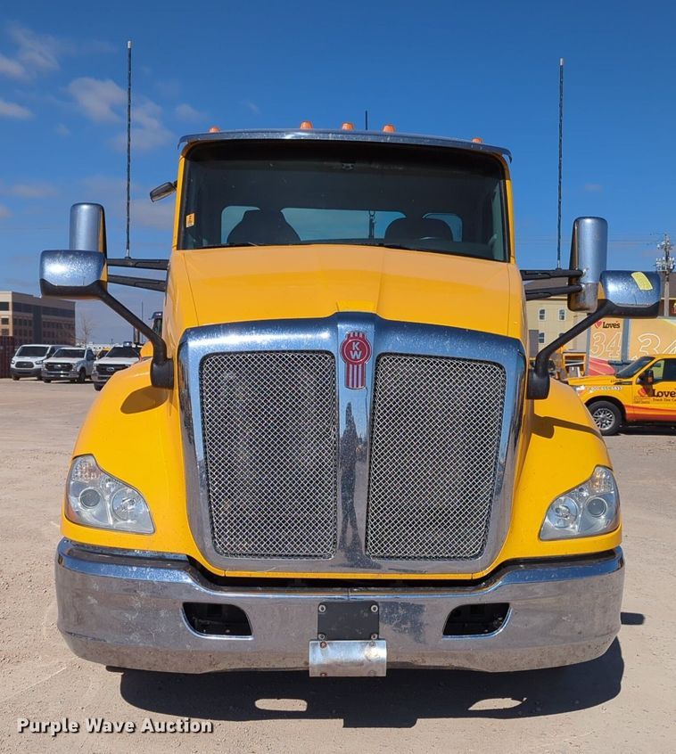 image for item NZ9285 2020 Kenworth T680 semi truck