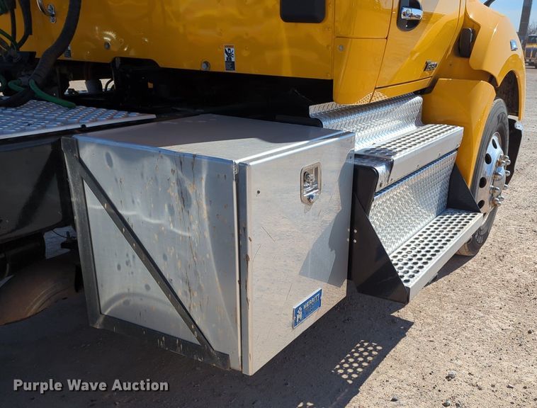 image for item NZ9285 2020 Kenworth T680 semi truck