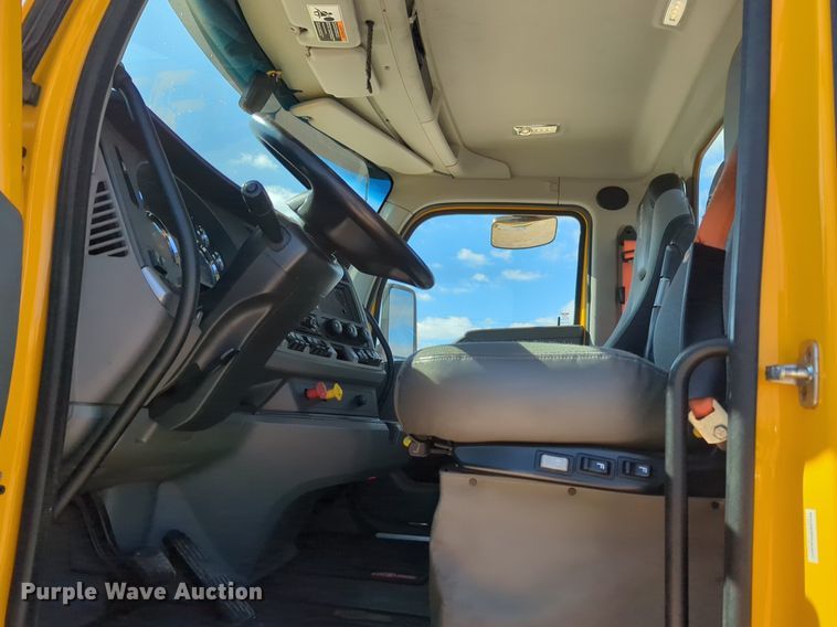 image for item NZ9285 2020 Kenworth T680 semi truck