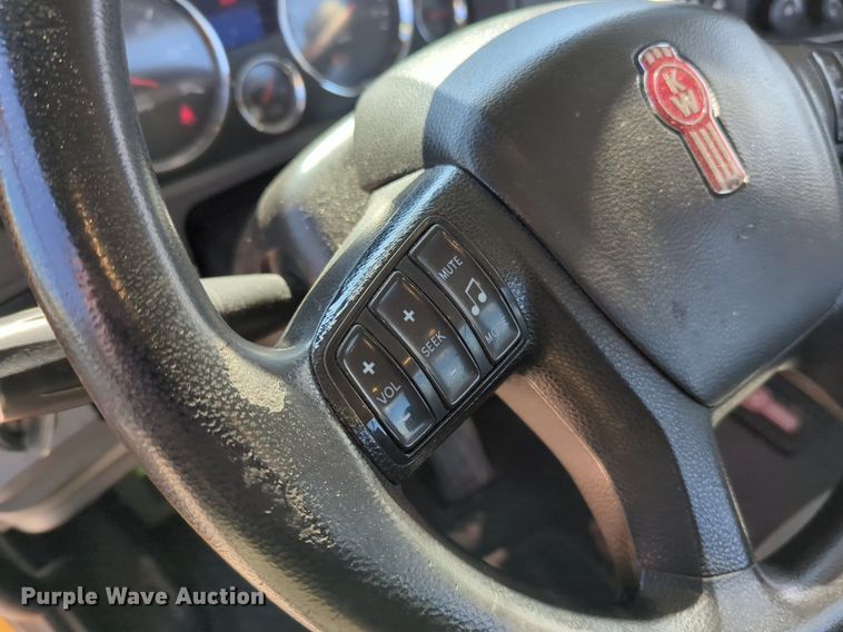 image for item NZ9285 2020 Kenworth T680 semi truck