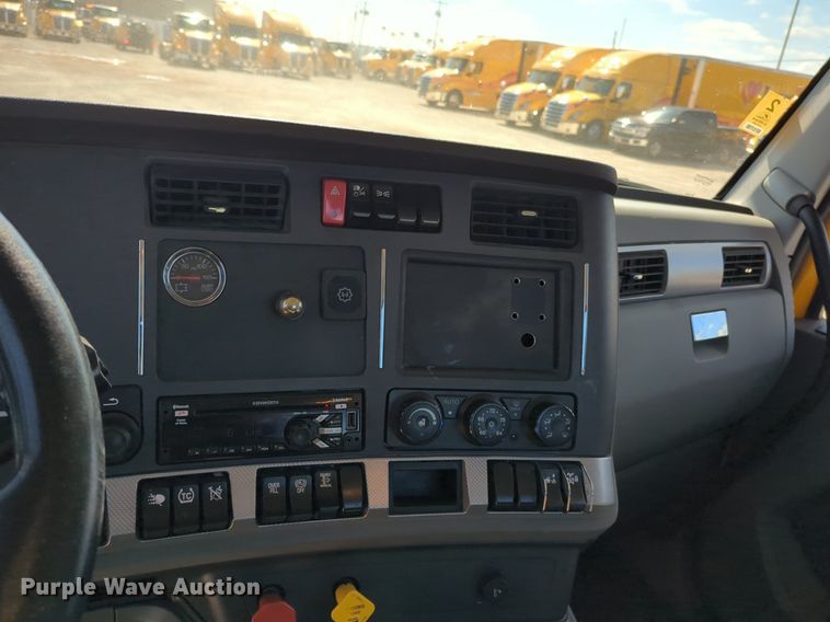 image for item NZ9285 2020 Kenworth T680 semi truck