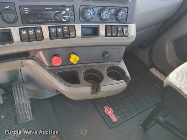 image for item NZ9285 2020 Kenworth T680 semi truck