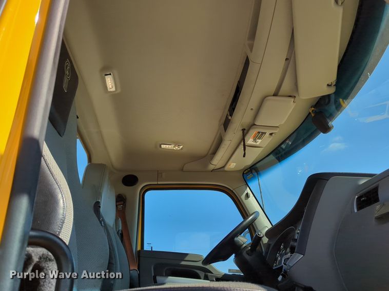 image for item NZ9285 2020 Kenworth T680 semi truck