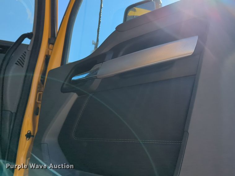 image for item NZ9285 2020 Kenworth T680 semi truck