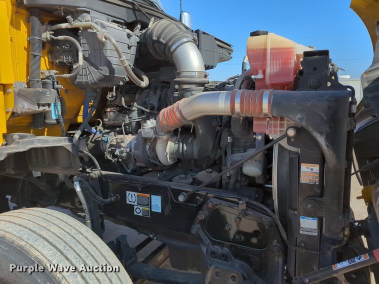 image for item NZ9285 2020 Kenworth T680 semi truck