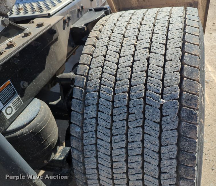 image for item NZ9285 2020 Kenworth T680 semi truck