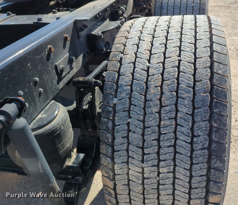 image for item NZ9285 2020 Kenworth T680 semi truck