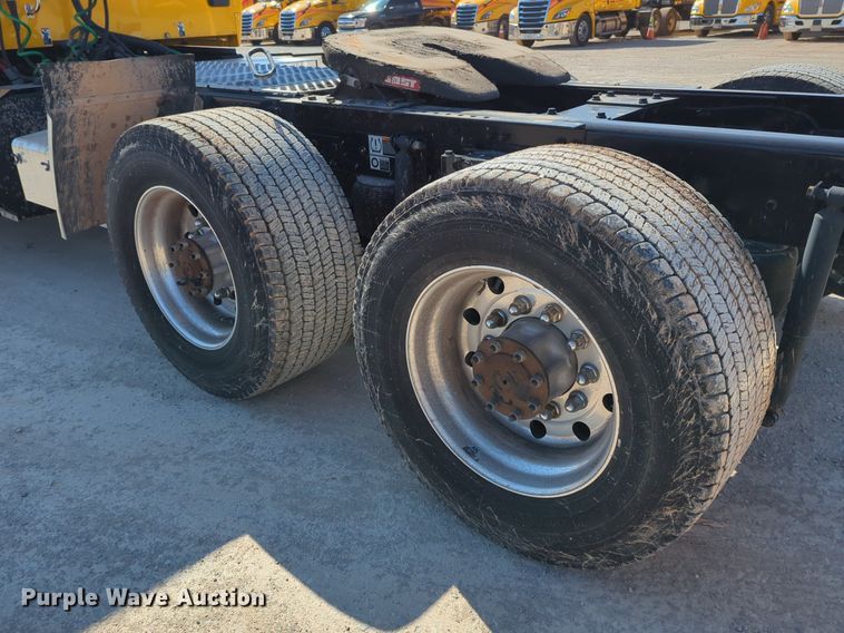 image for item NZ9285 2020 Kenworth T680 semi truck