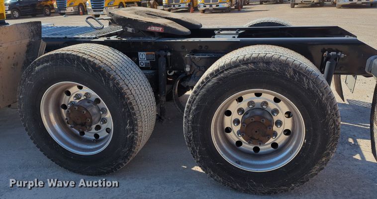 image for item NZ9285 2020 Kenworth T680 semi truck