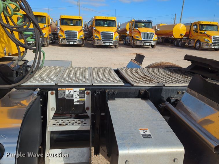 image for item NZ9288 2020 Kenworth T680 semi truck