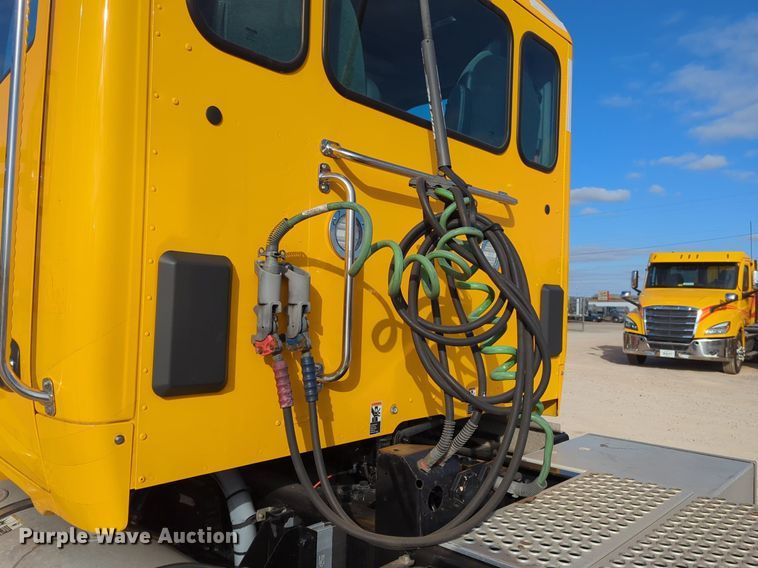 image for item NZ9288 2020 Kenworth T680 semi truck