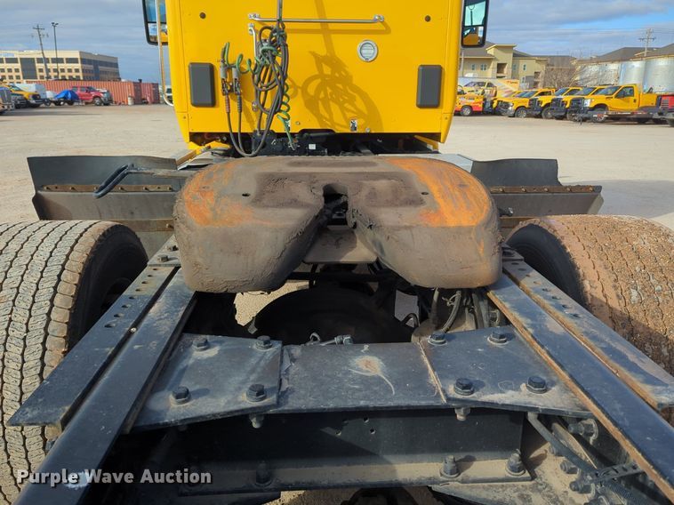 image for item NZ9288 2020 Kenworth T680 semi truck