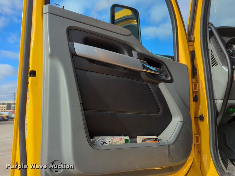 image for item NZ9288 2020 Kenworth T680 semi truck