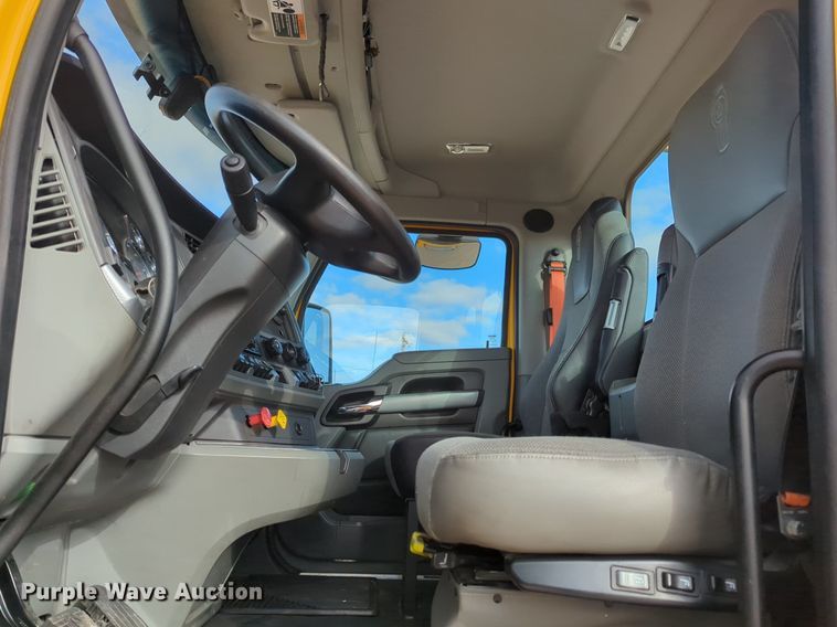 image for item NZ9288 2020 Kenworth T680 semi truck